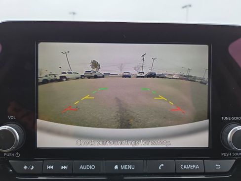 Used 2024 Nissan Pathfinder S image 26