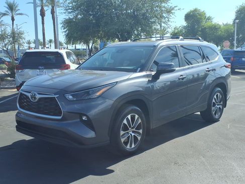 Used 2023 Toyota Highlander XLE FWD image 8