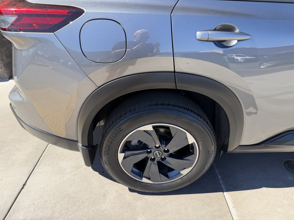 Used 2025 Nissan Rogue SV FWD image 15