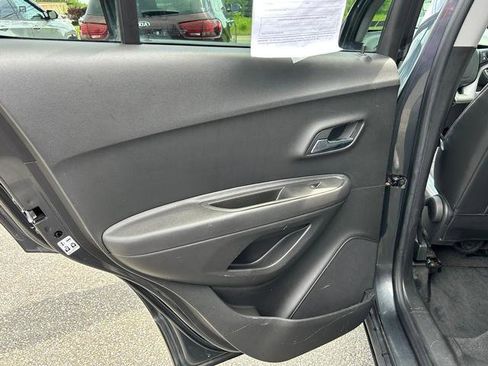 Used 2017 Chevrolet Trax LT w/ LT Convenience Package image 13