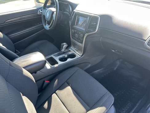 Used 2019 Jeep Grand Cherokee Laredo image 29