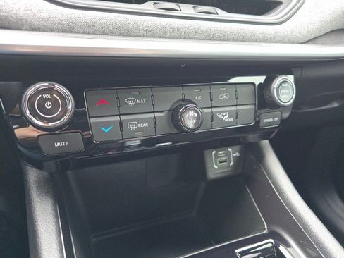 Used 2025 Jeep Compass Sport image 35