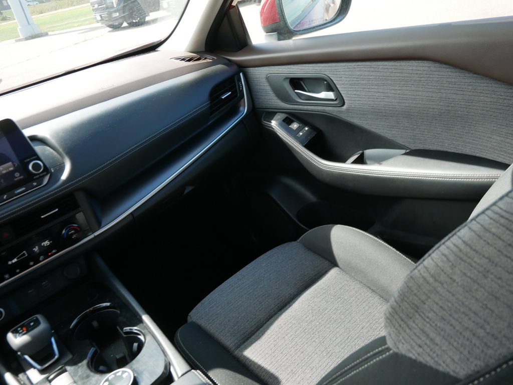 Used 2023 Nissan Rogue SV AWD/4WD image 16