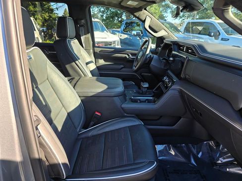 Used 2024 GMC Sierra 1500 AT4X image 11