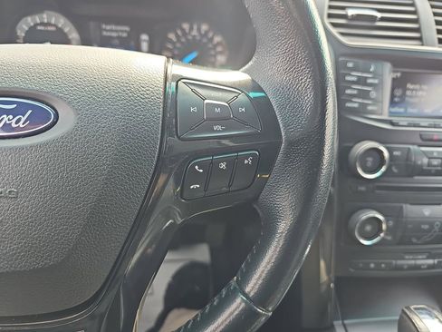Used 2017 Ford Explorer XLT image 21