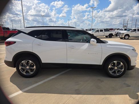Used 2024 Chevrolet Blazer LT FWD image 2