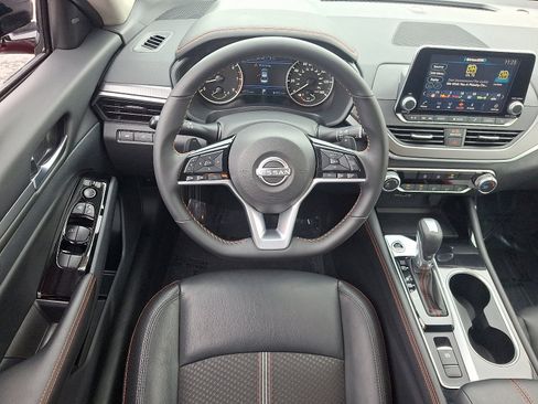 Certified 2025 Nissan Altima 2.5 SR image 11