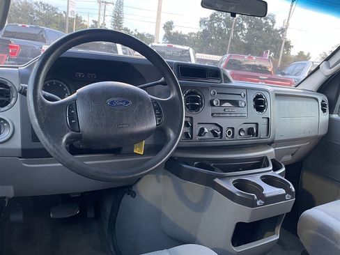 Used 2011 Ford E-350 and Econoline 350 XLT image 12