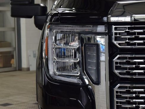 Used 2023 GMC Sierra 2500 Denali w/ Denali Ultimate Package image 12