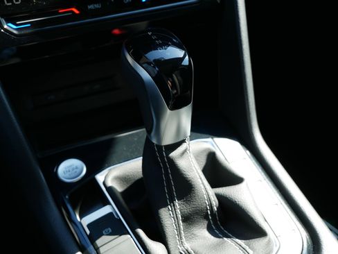 New 2025 Volkswagen Taos SE image 9