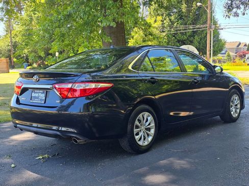 Used 2016 Toyota Camry SE w/ Moonroof Package FWD image 6