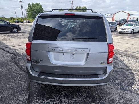 Used 2017 Dodge Grand Caravan SXT FWD image 4