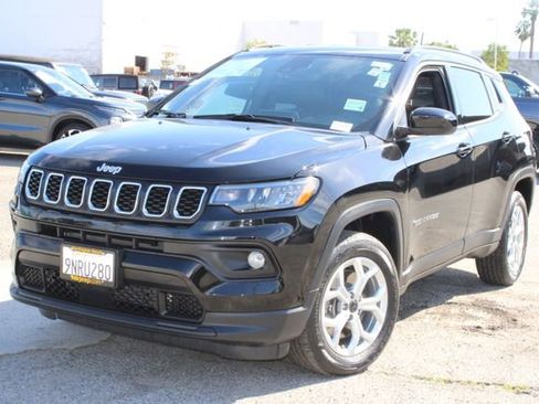 Used 2025 Jeep Compass Latitude image 10