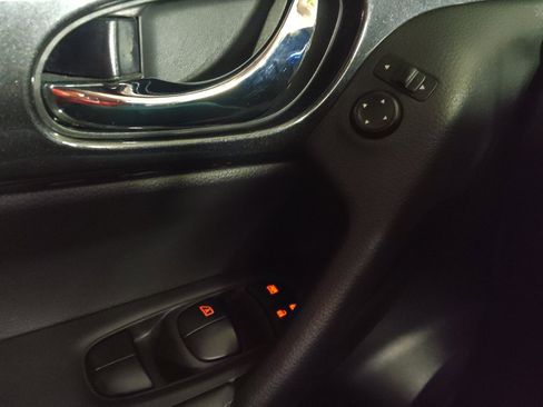 Used 2020 Nissan Rogue SV FWD image 27