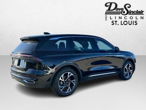 Used 2024 Lincoln Nautilus Premier w/ Equipment Group 102A image 5