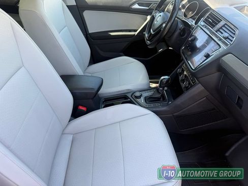 Used 2018 Volkswagen Tiguan SE w/ Panoramic Sunroof Package AWD/4WD image 13