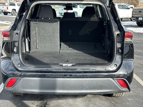 Used 2021 Toyota Highlander LE image 30