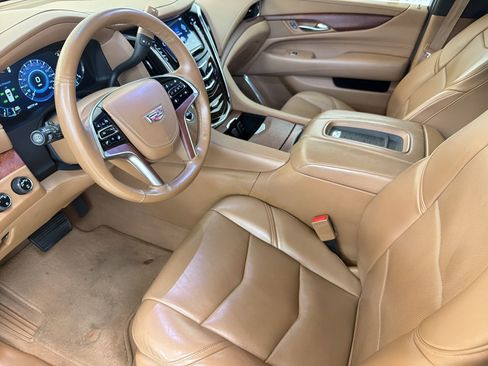 Used 2017 Cadillac Escalade Platinum image 4