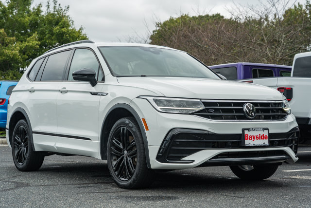 Used 2022 Volkswagen Tiguan SE R-Line AWD/4WD image 2