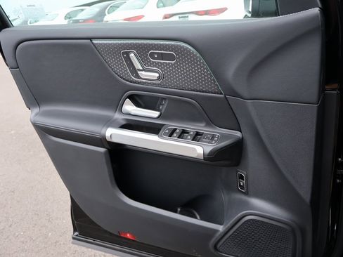 New 2025 Mercedes-Benz GLB 250 4MATIC image 37