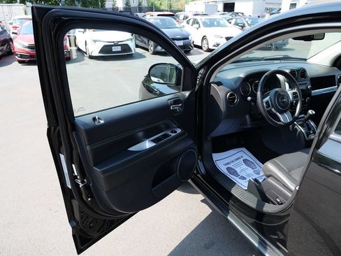Used 2017 Jeep Compass High Altitude AWD/4WD image 16
