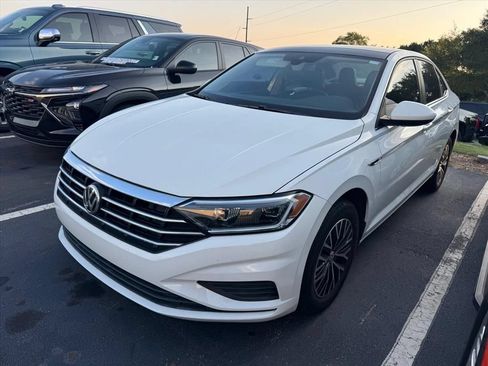 Used 2019 Volkswagen Jetta SEL w/ Cold Weather Package FWD image 9