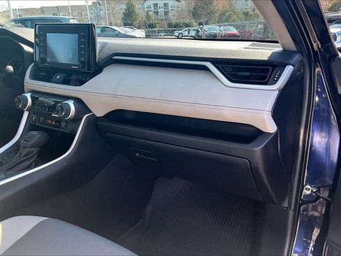Used 2021 Toyota RAV4 XLE w/ XLE Grade Weather Package image 15