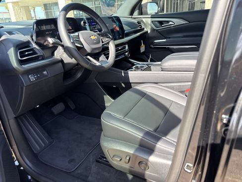 New 2026 Chevrolet Traverse LT w/ Sun and Wheel Package FWD image 19