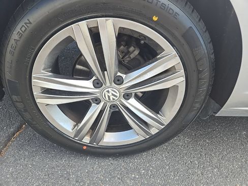 Used 2020 Volkswagen Jetta R-Line FWD image 35