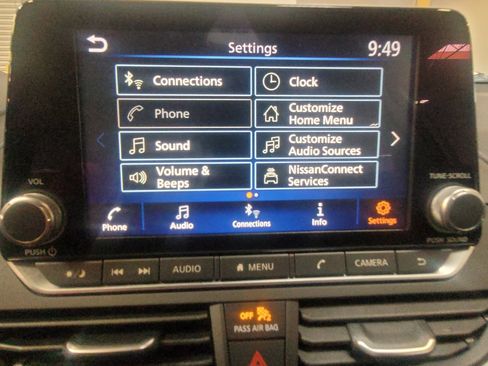 Used 2025 Nissan Altima 2.5 SV FWD image 25