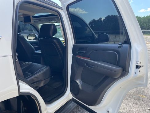 Used 2014 Chevrolet Tahoe LT w/ Luxury Package RWD image 20