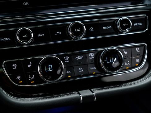 New 2025 Bentley Bentayga Extended Wheelbase image 36