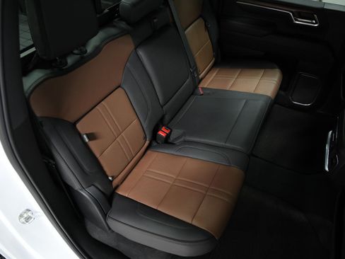 Used 2025 Chevrolet Silverado 2500 High Country w/ High Country Premium Package image 14