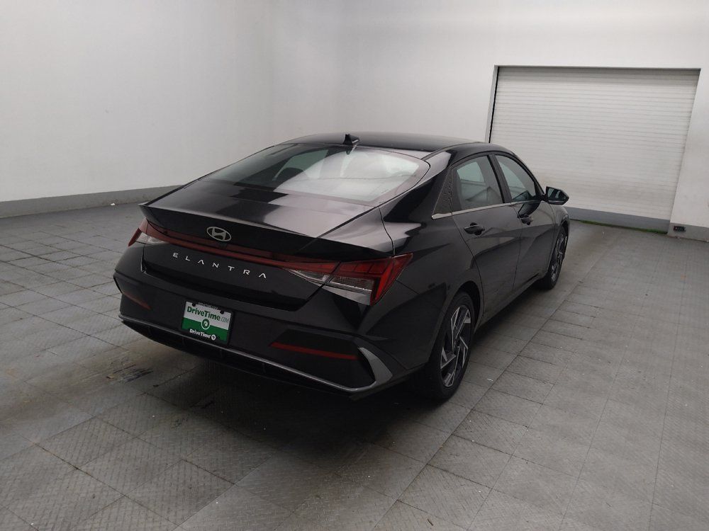 Used 2025 Hyundai Elantra SEL FWD image 9