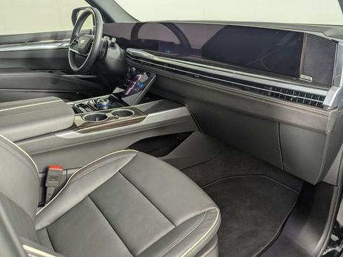 Used 2025 Cadillac Escalade Premium Luxury image 25