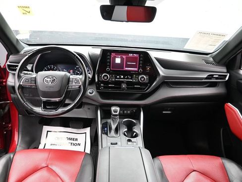 Used 2021 Toyota Highlander XSE FWD image 16