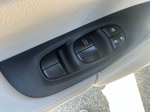 Used 2018 Nissan Rogue Sport SV AWD/4WD image 15