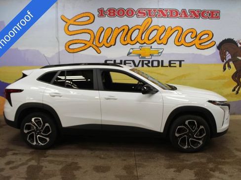 Used 2024 Chevrolet Trax RS w/ Sunroof Package FWD image 1