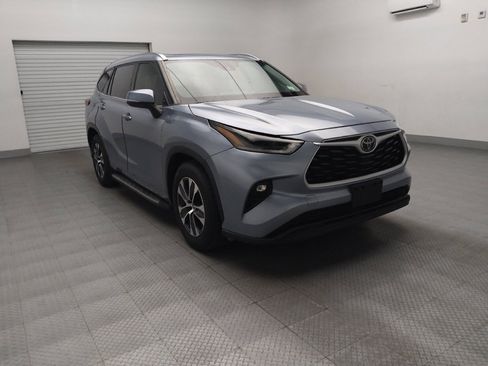 Used 2021 Toyota Highlander XLE image 13