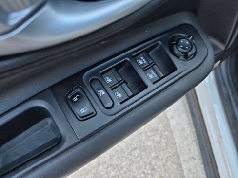 Used 2023 Jeep Renegade Latitude AWD/4WD image 11