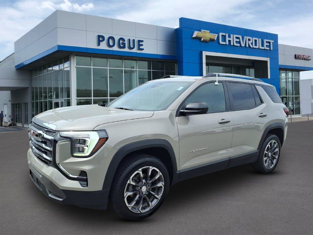 Used 2026 GMC Terrain Elevation w/ Elevation Premium Package FWD image 4