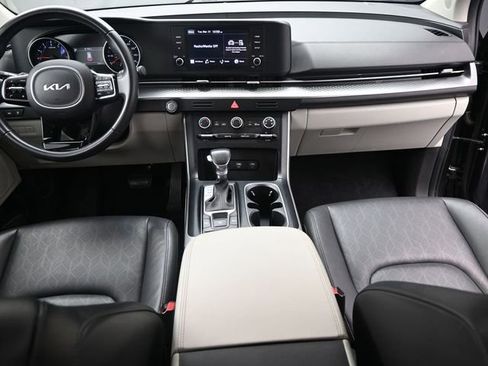 Used 2024 Kia Carnival LX image 24