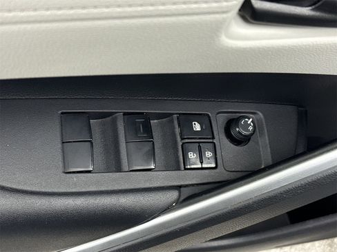 Used 2023 Toyota Corolla Cross L image 18