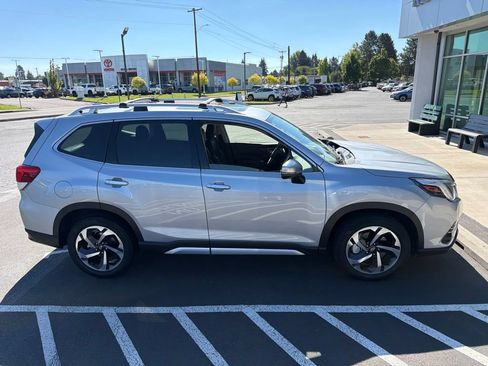 Used 2022 Subaru Forester Touring AWD/4WD image 17