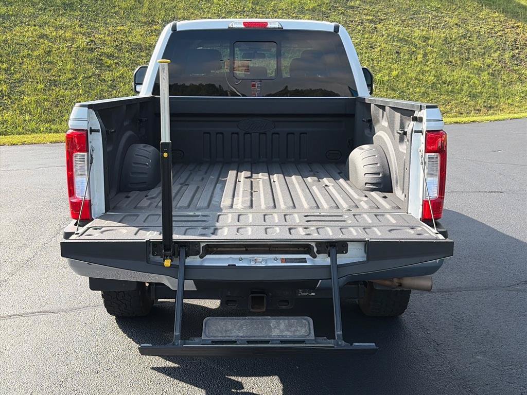 Used 2018 Ford F250 Lariat w/ Lariat Value Package AWD/4WD image 4
