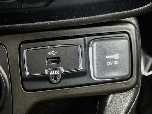 Used 2021 Jeep Renegade Latitude AWD/4WD image 18