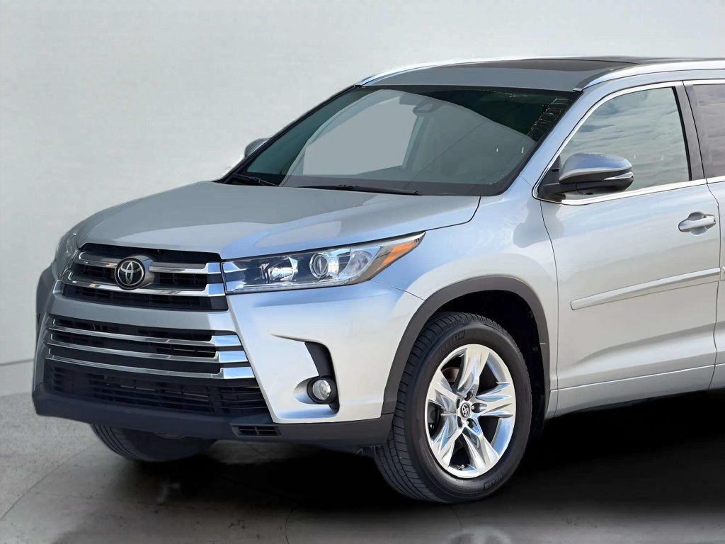 Used 2018 Toyota Highlander Limited AWD/4WD image 38