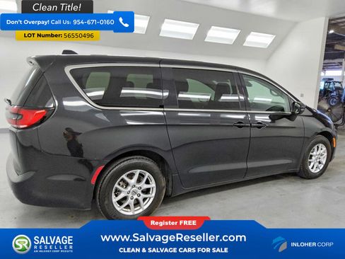 Used 2023 Chrysler Pacifica Touring-L FWD image 4