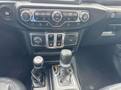 Used 2020 Jeep Wrangler Sport AWD/4WD image 19