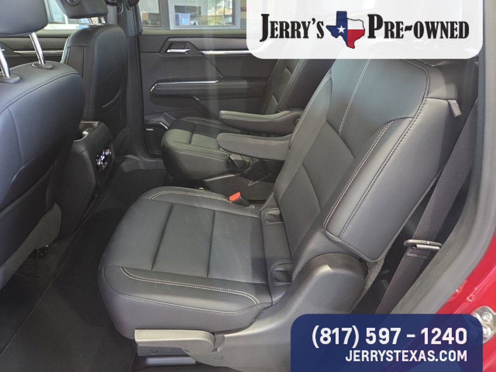 Used 2026 GMC Acadia Elevation w/ Elevation Premium Package FWD image 17